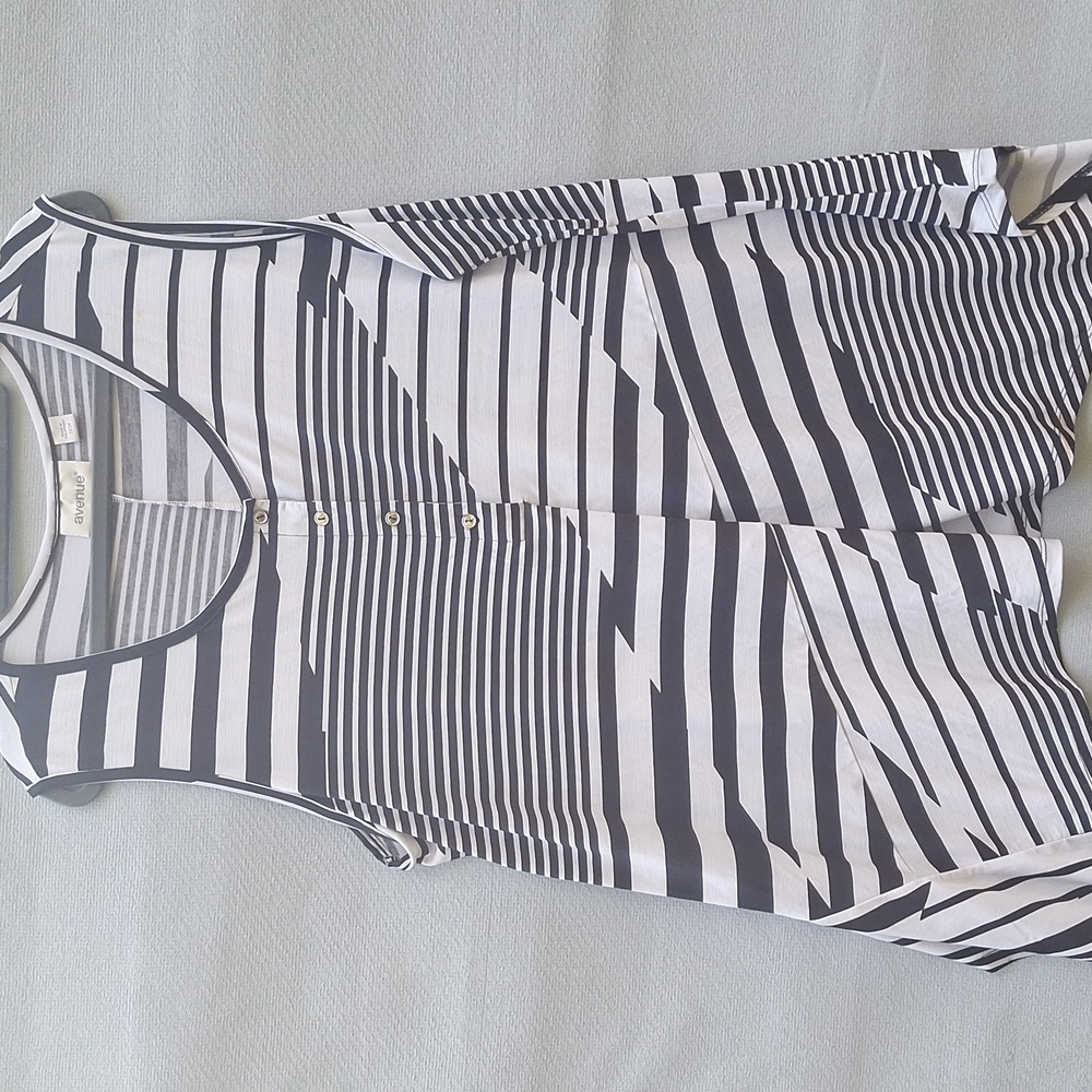 Avenue Black and White Striped Tank Top ~ 22/24
